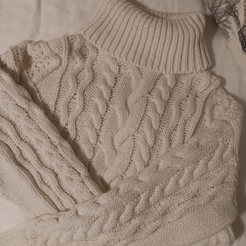 H&M- Cozy Cream Cable Knit Sweater - Picture 3 of 4